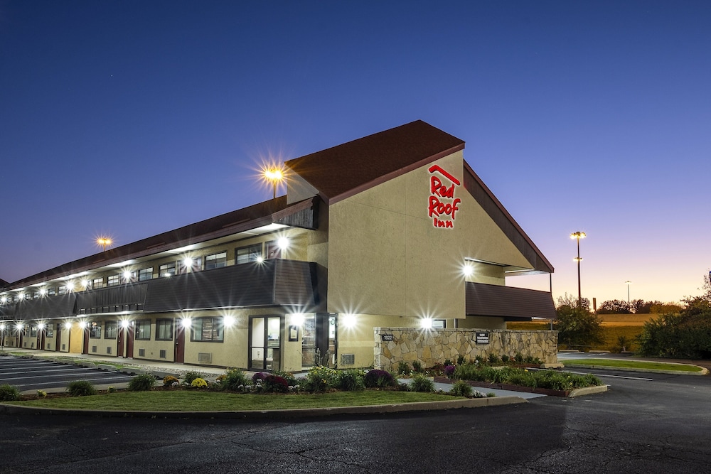 Travelodge by Wyndham Peoria 2/52