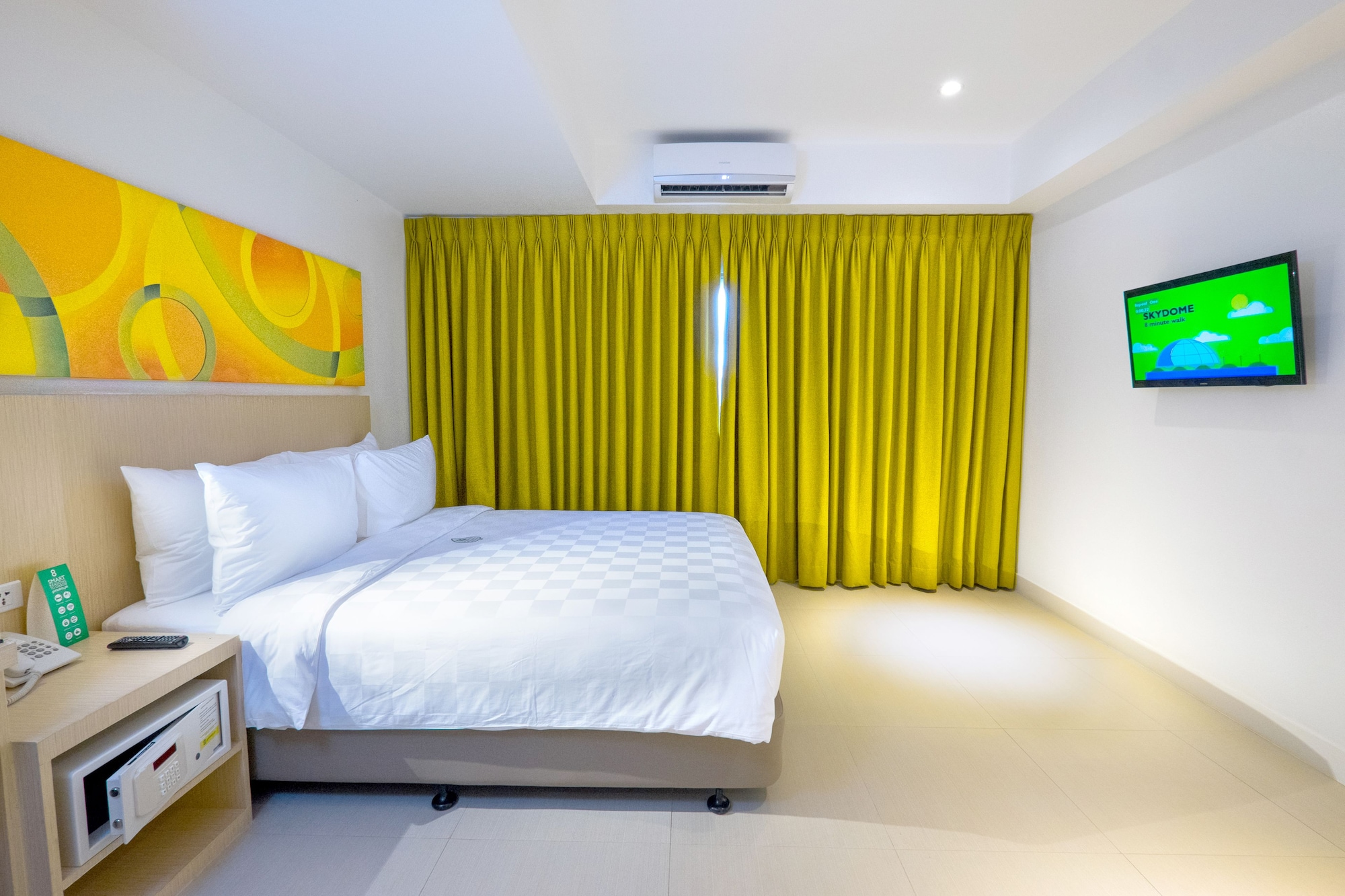 Standard, Queen Bed