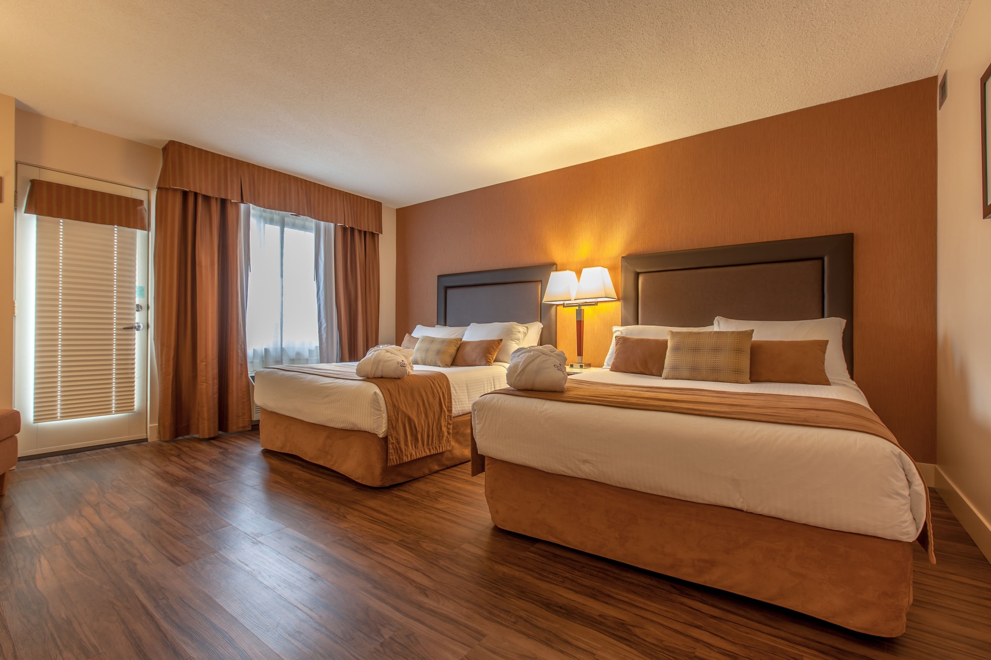 Coast, 2 Queen Beds, Balcony