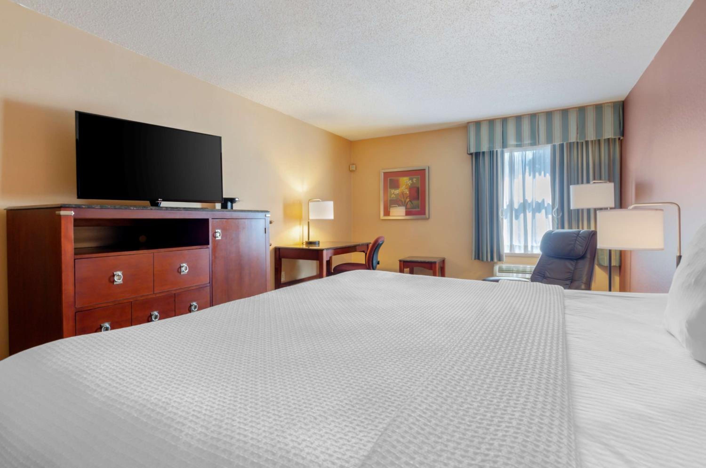 Room, King Bed, Bathtub, Accessible