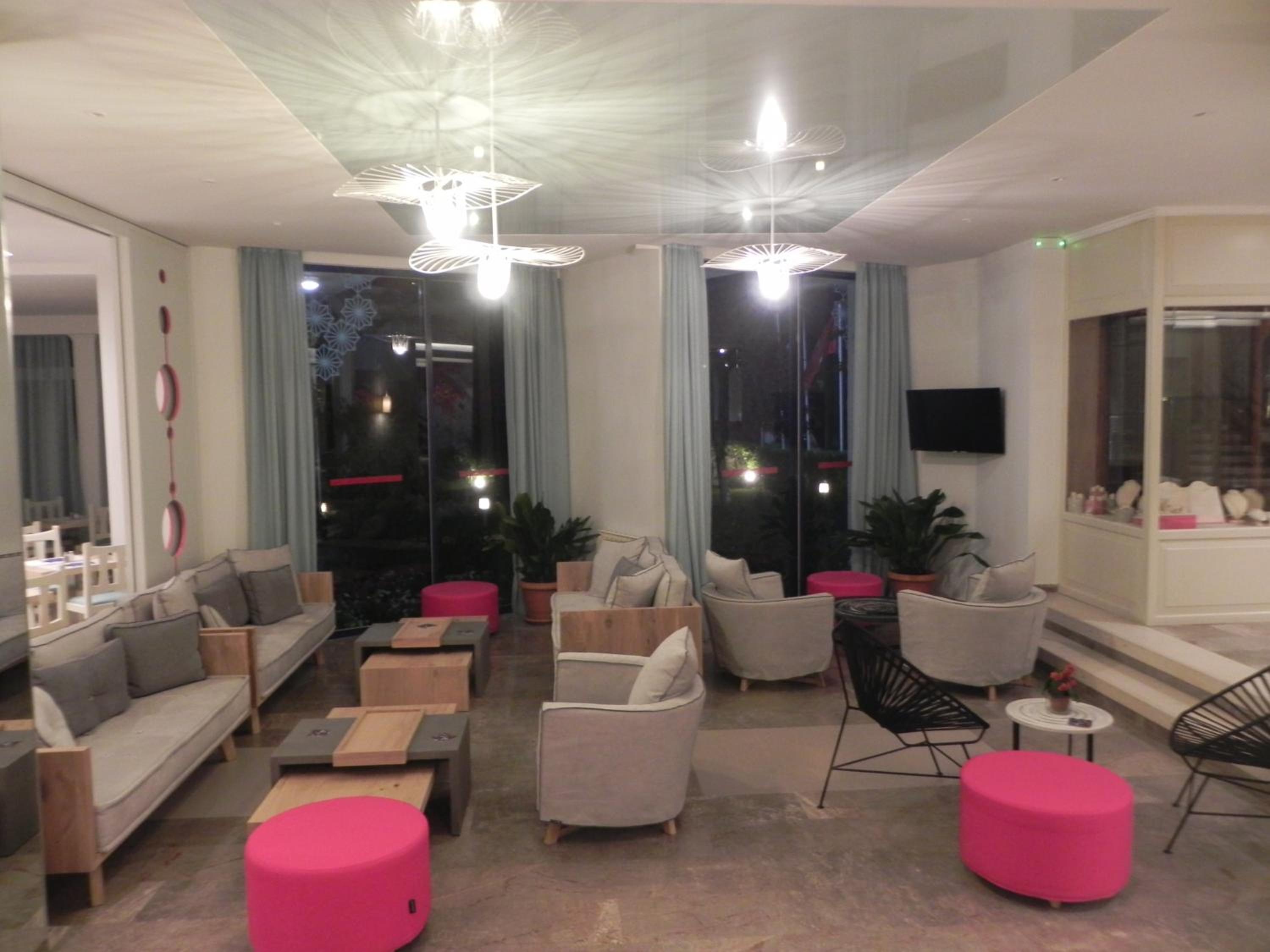 Albatros Hotel 32/54