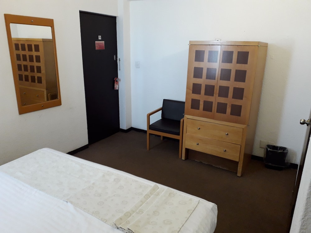 Hotel Napoles 17/40