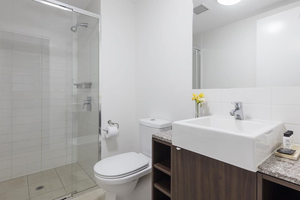 Oaks Brisbane Aurora Suites 72/74