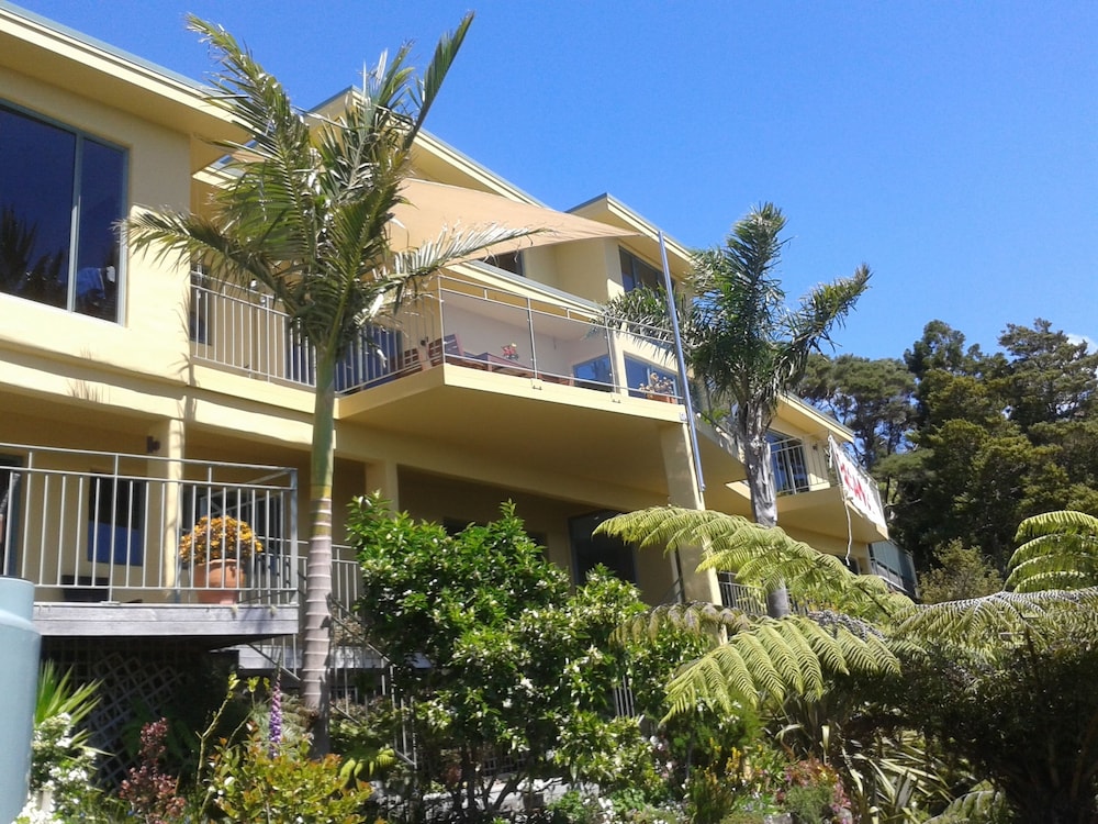 Allegra House 4/66