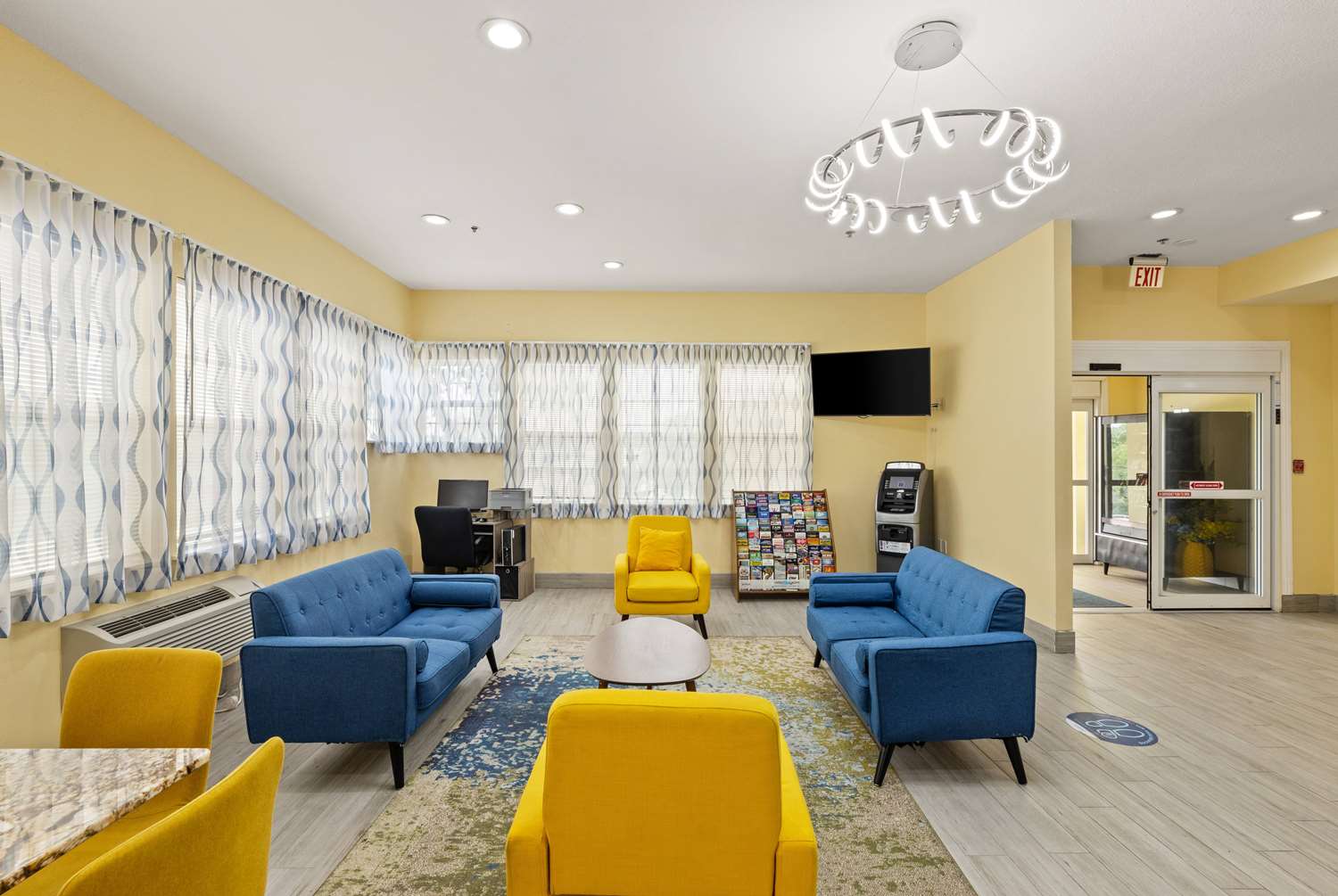 Days Inn and Suites by Wyndham Euless DFW Airport South 40/57