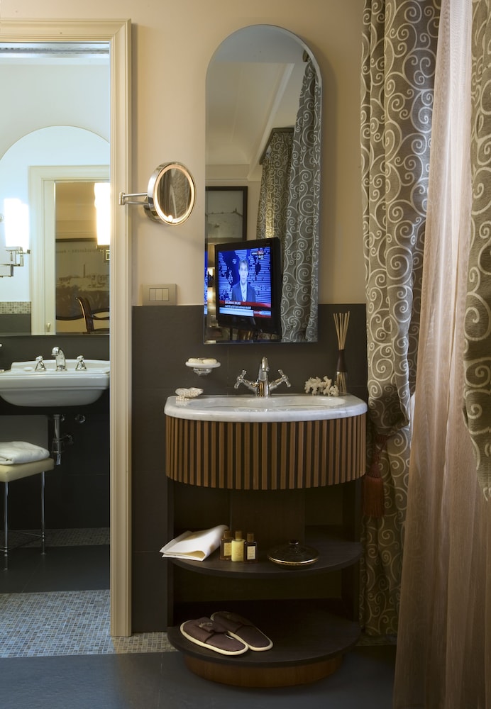 Grand Hotel Savoia Genova, Curio Collection by Hilton 62/73