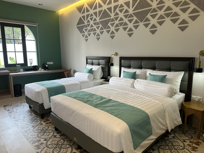 Family, Villa, Pool Access