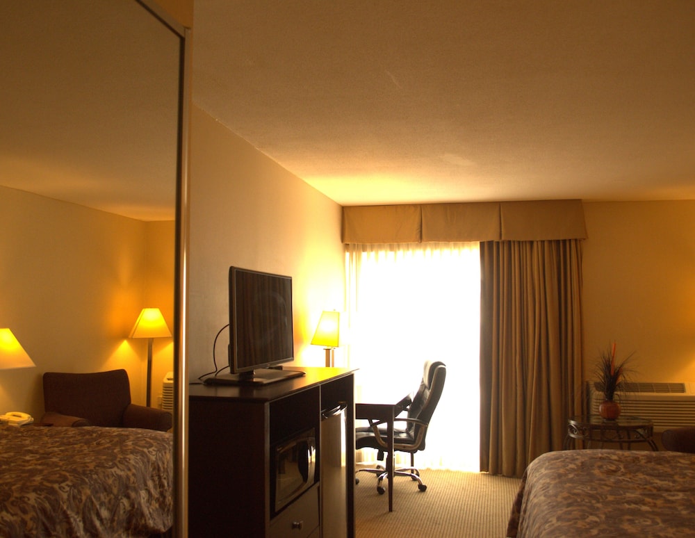Rodeway Inn & Suites East Windsor CT 37/44