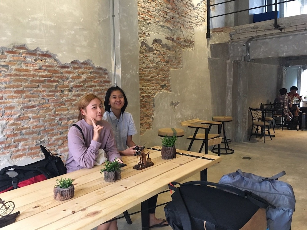 Udonbackpackers Beds And Cafe 28/33