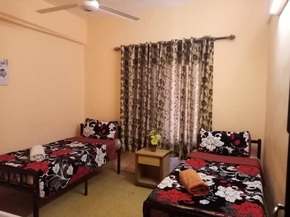 Cliff Hostel 24/36