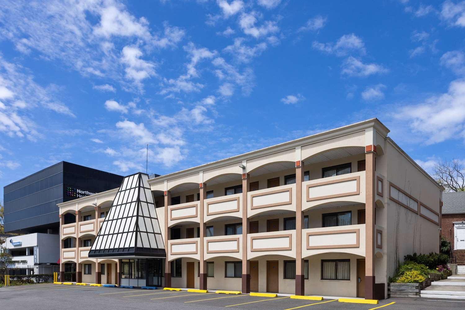 Travelodge by Wyndham Manhasset 4/28