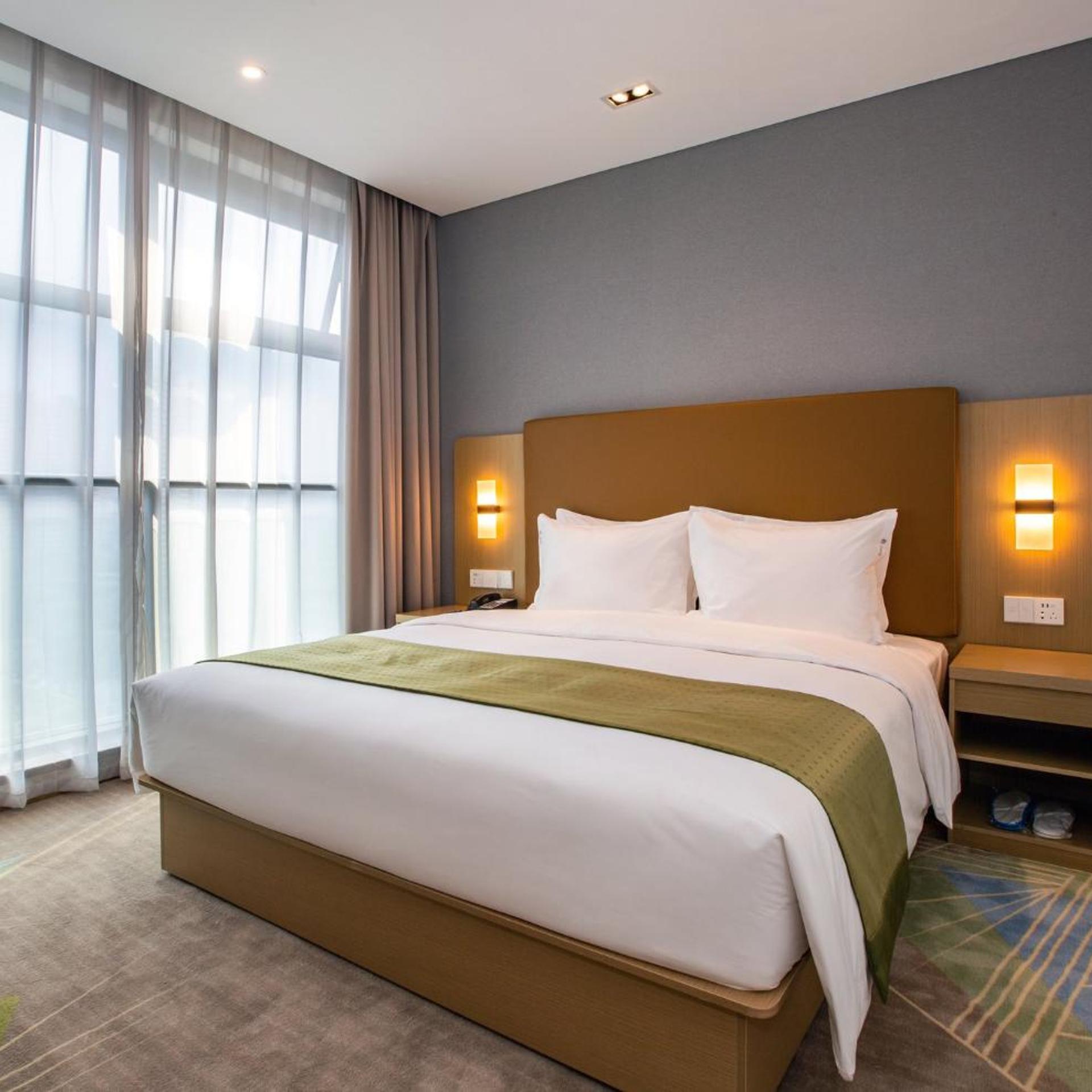 Xtra Space, Standard, King Bed