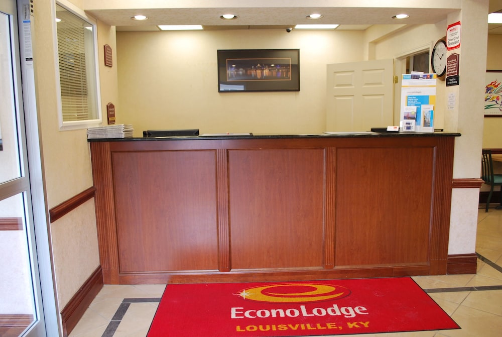 Econo Lodge Louisville Downtown 8/44