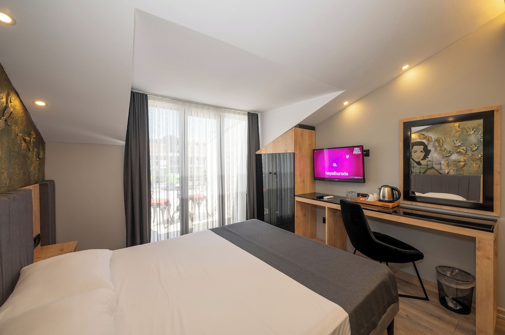DELUXE, DOUBLE BED, BALCONY