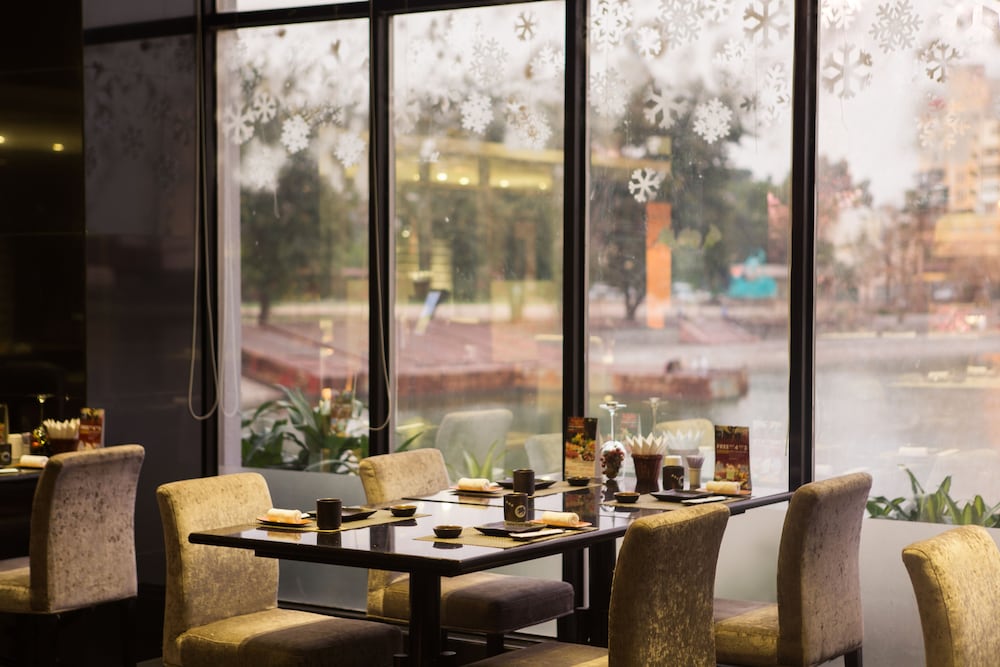 Lake Side Hotel 45/63
