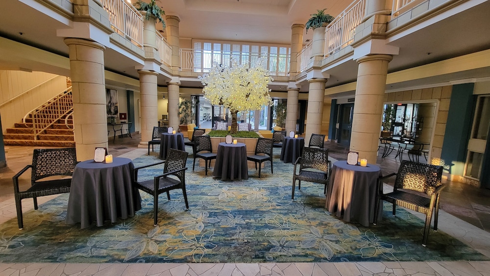 Atrium Hotel at Orange County Airport 52/61