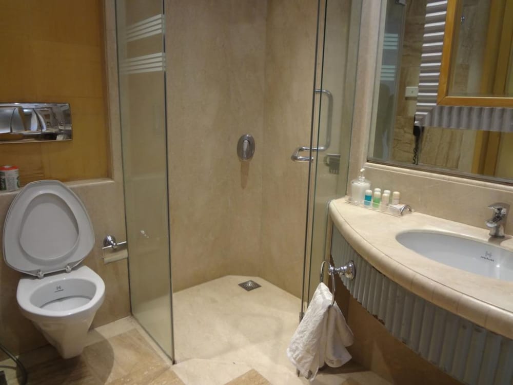 Ascot Hotel 33/33