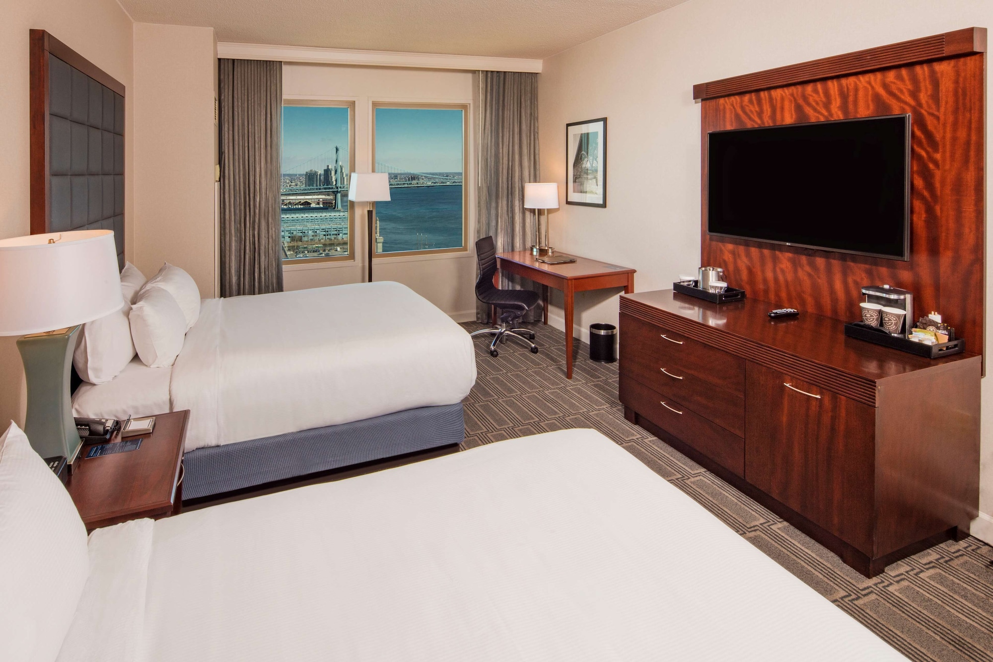 CLASSIC, 2 QUEEN BEDS, WATER FRONT