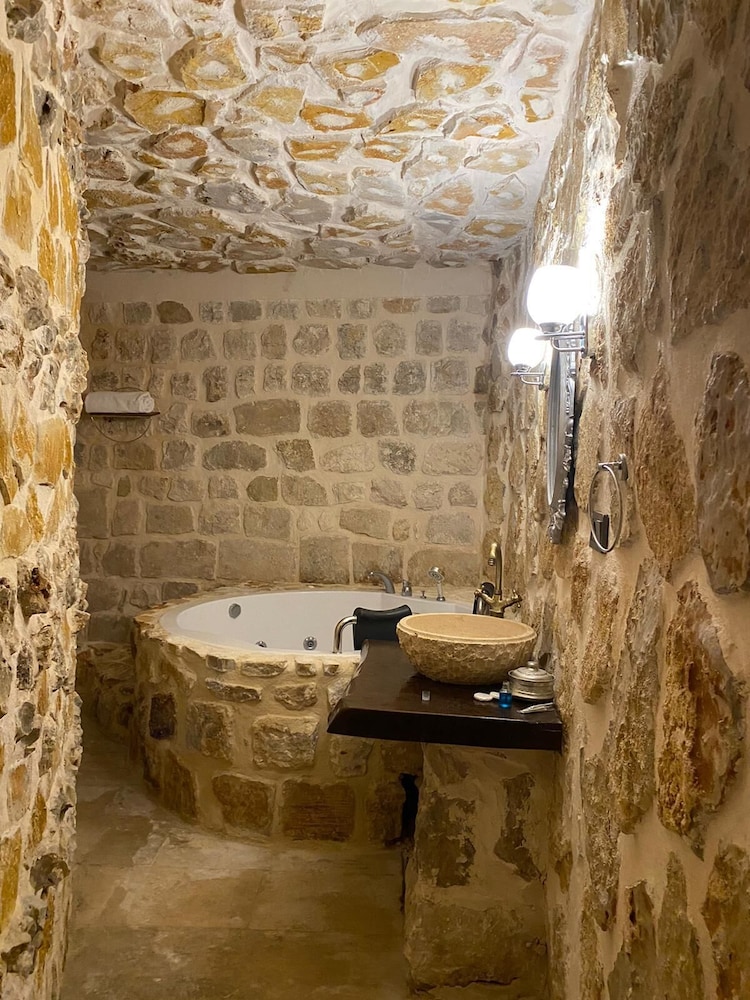 Antik Han Hotel 40/41