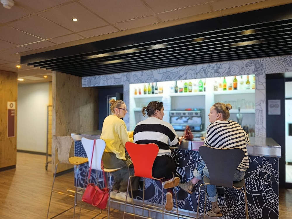 Ibis Aurillac 56/63