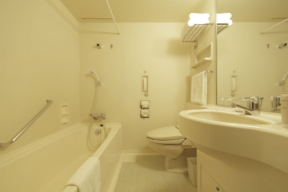 MERCURE YOKOSUKA 68/70