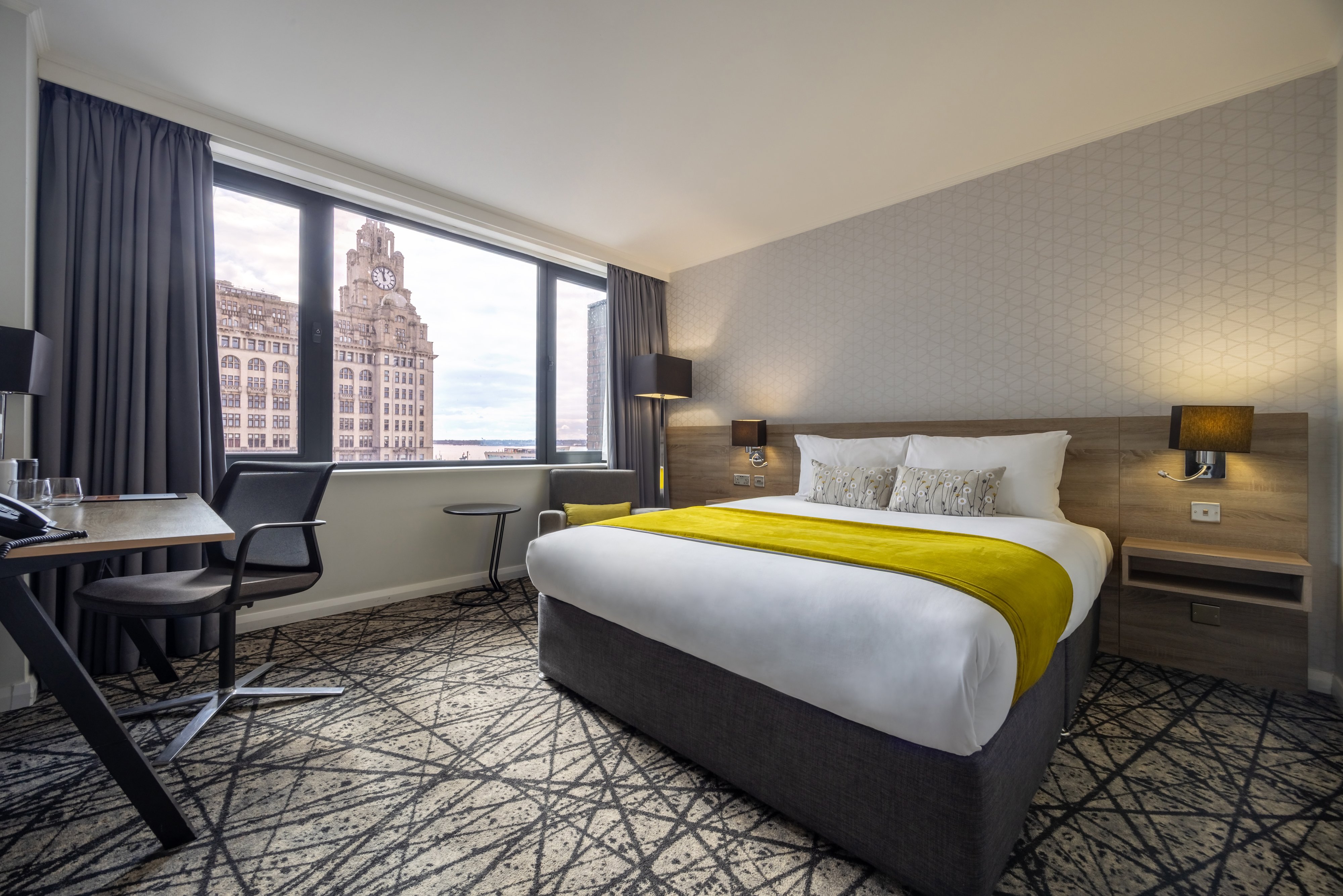 Room, Queen Bed, Water Front
