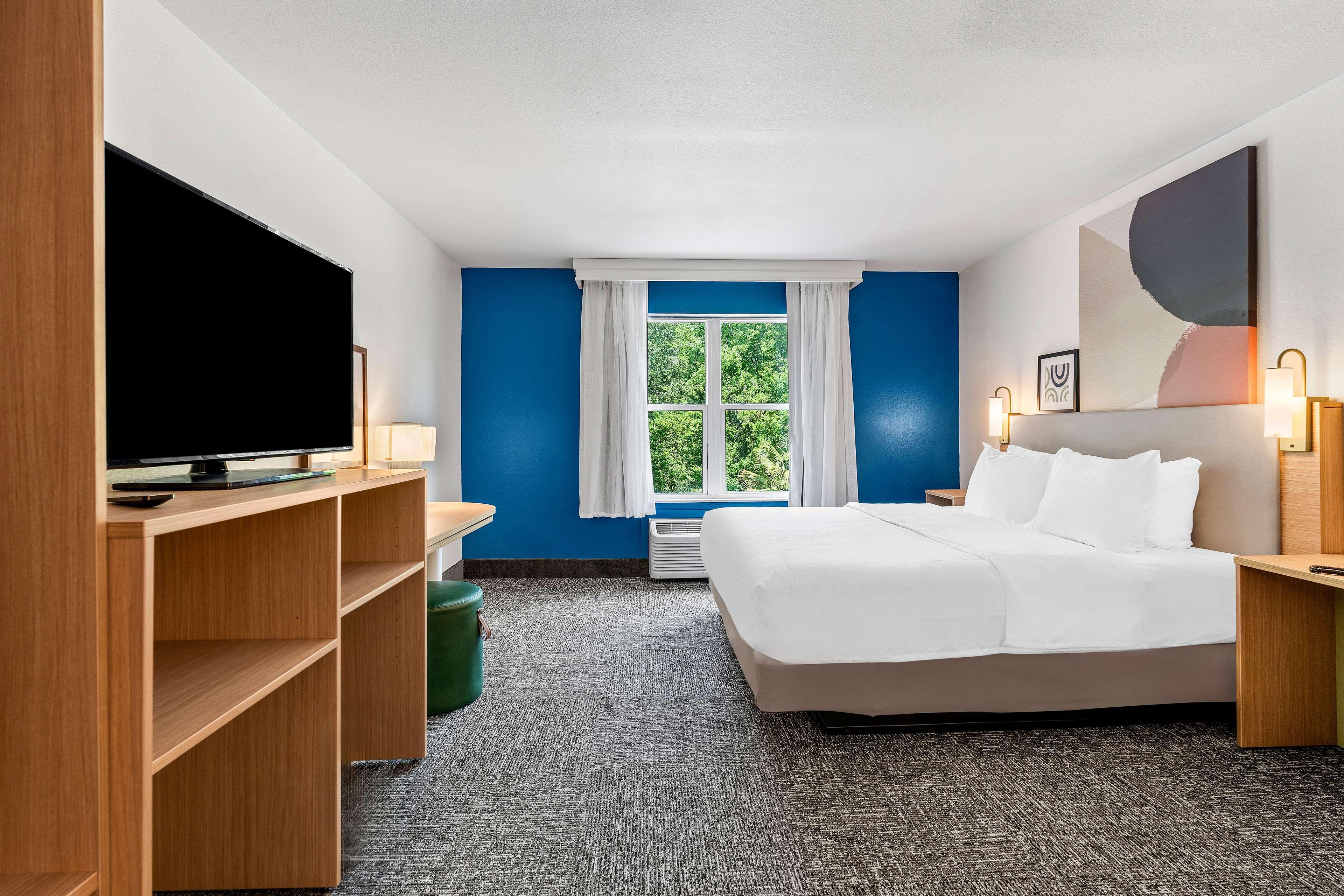 ROOM, KING BED