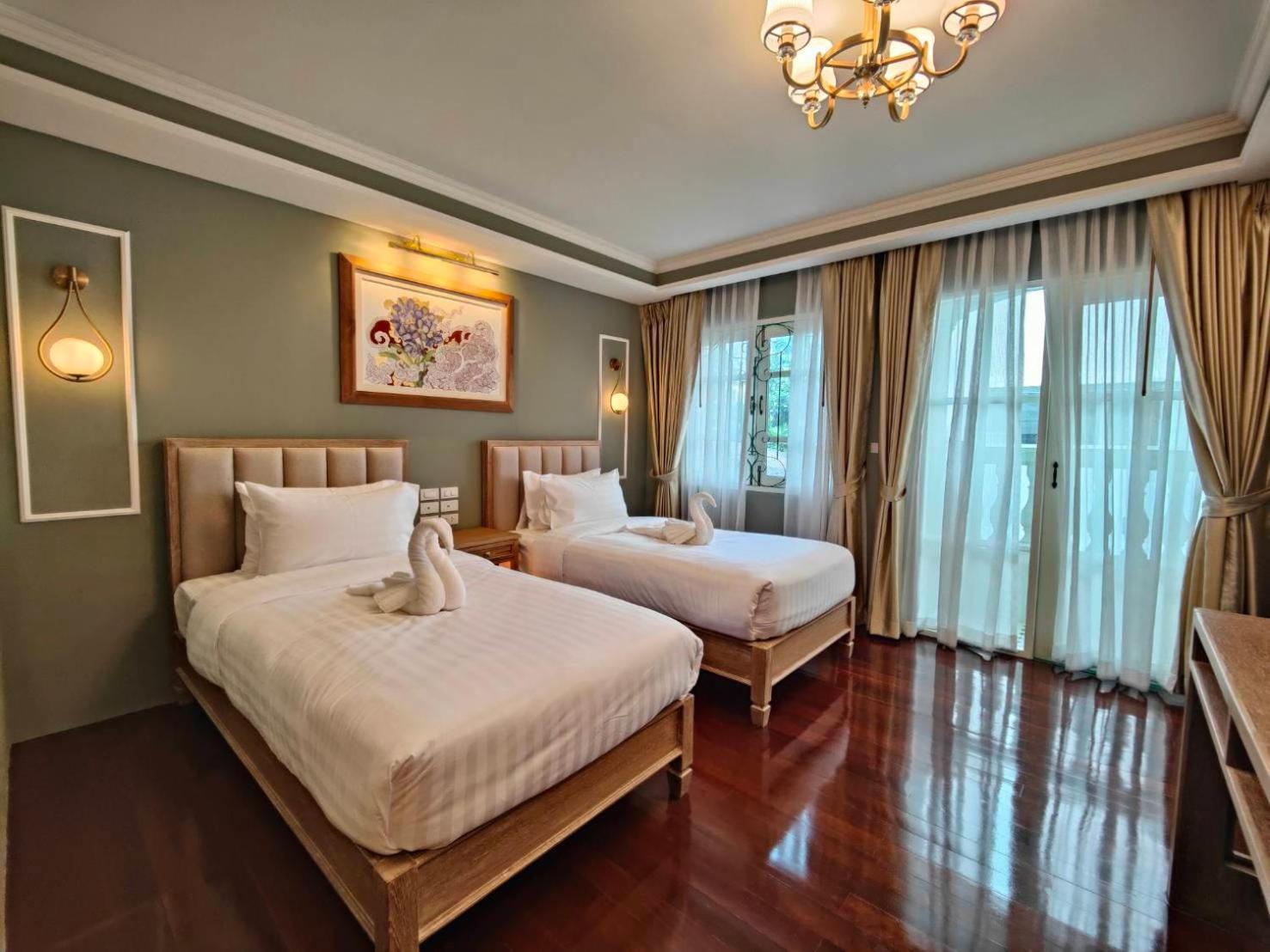 Siri Grand Bangkok Hotel 18/50