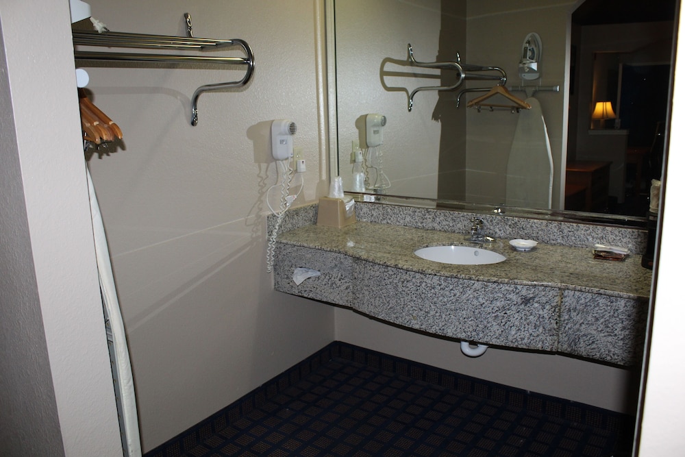 Sapphire Inn Suites 20/58