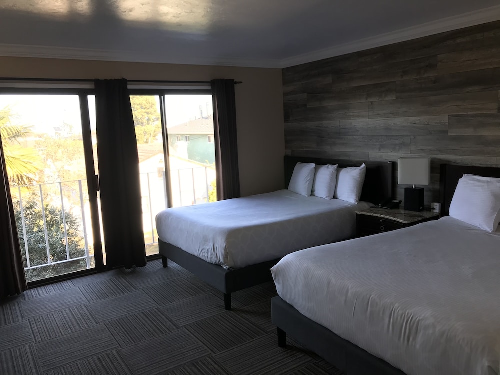 Inn By the Bay Monterey 17/56