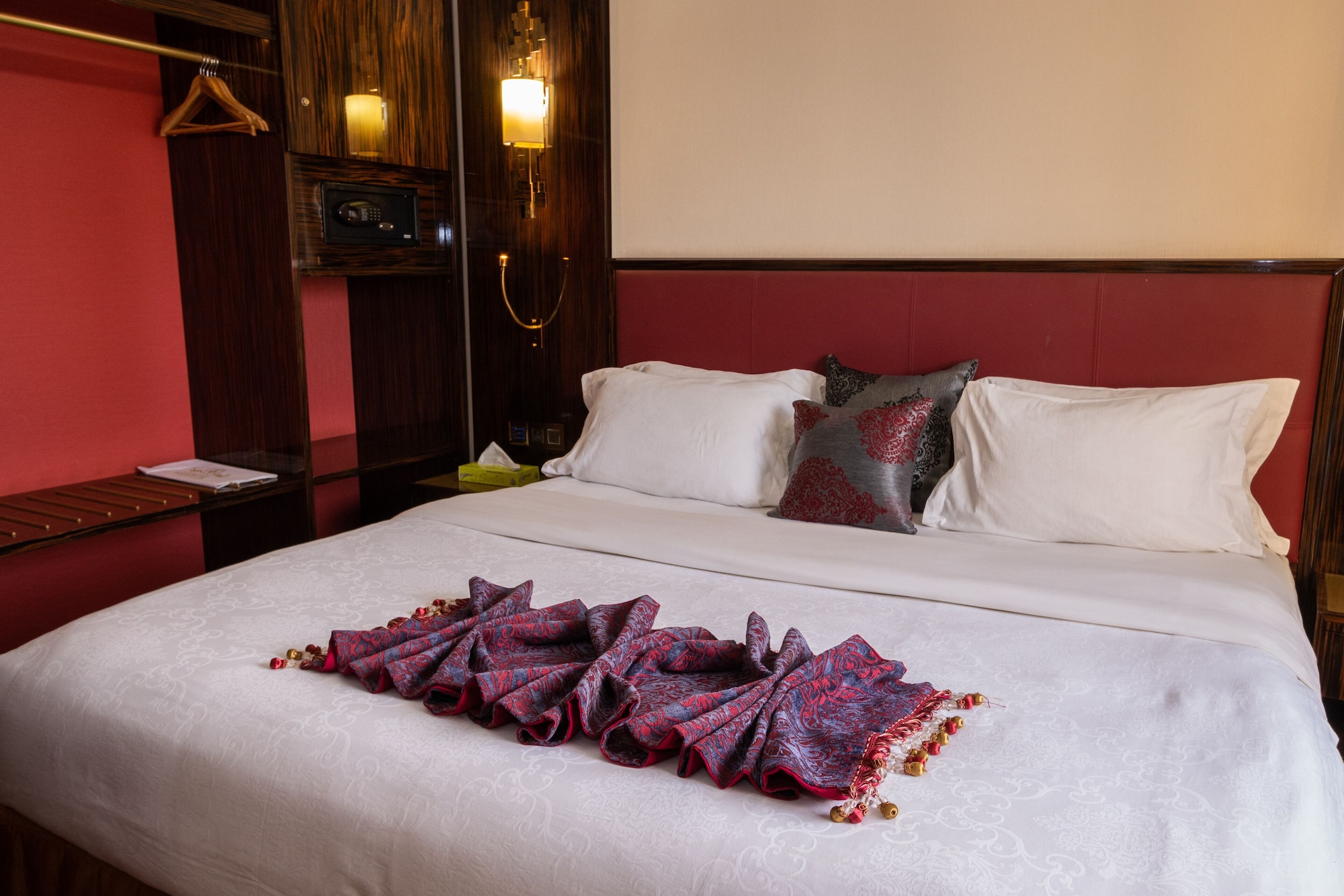 JUNIOR SUITE