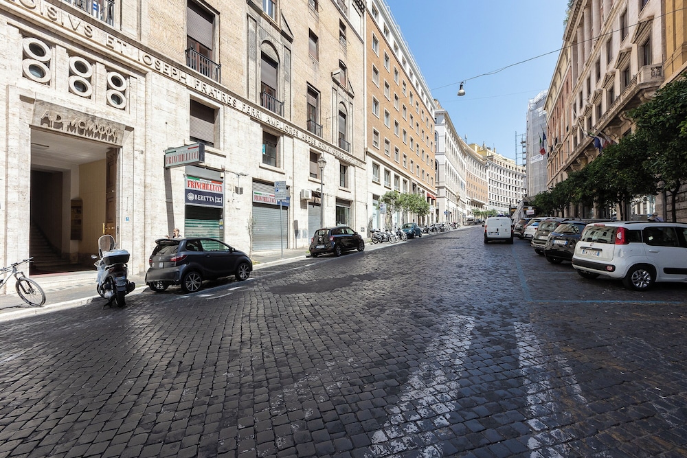 Prestigious Apartment Via Barberini 41/50