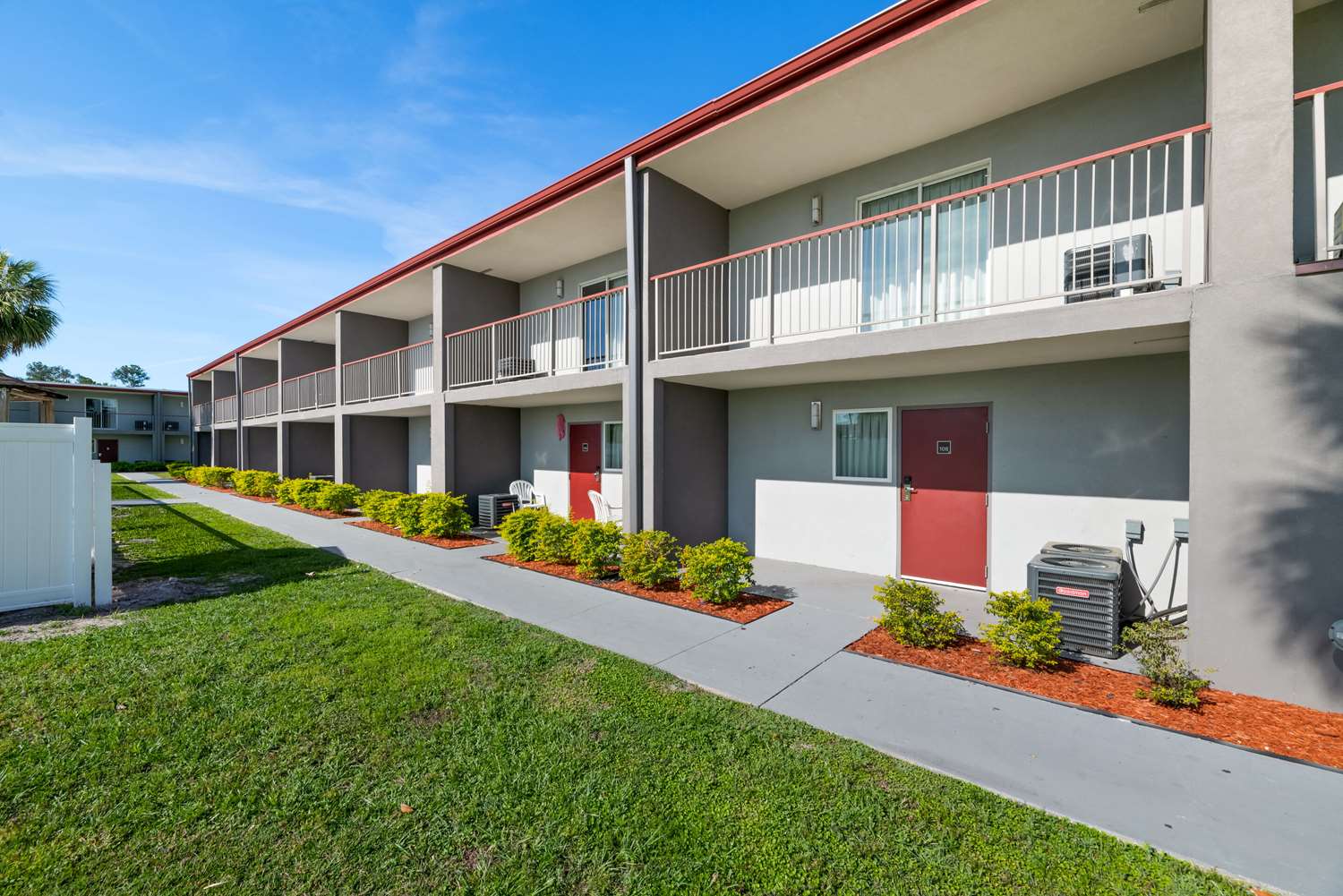 Quality Suites Wildwood The Villages 16/17