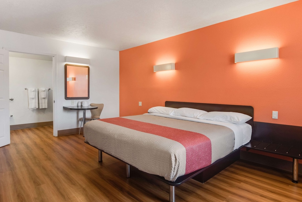 Motel6 Youngstown, OH 14/31