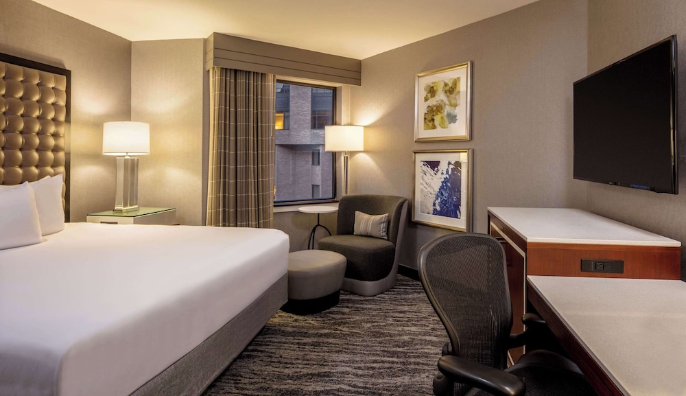 ROOM, KING BED