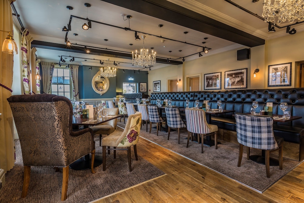 The Golden Fleece Hotel 35/50