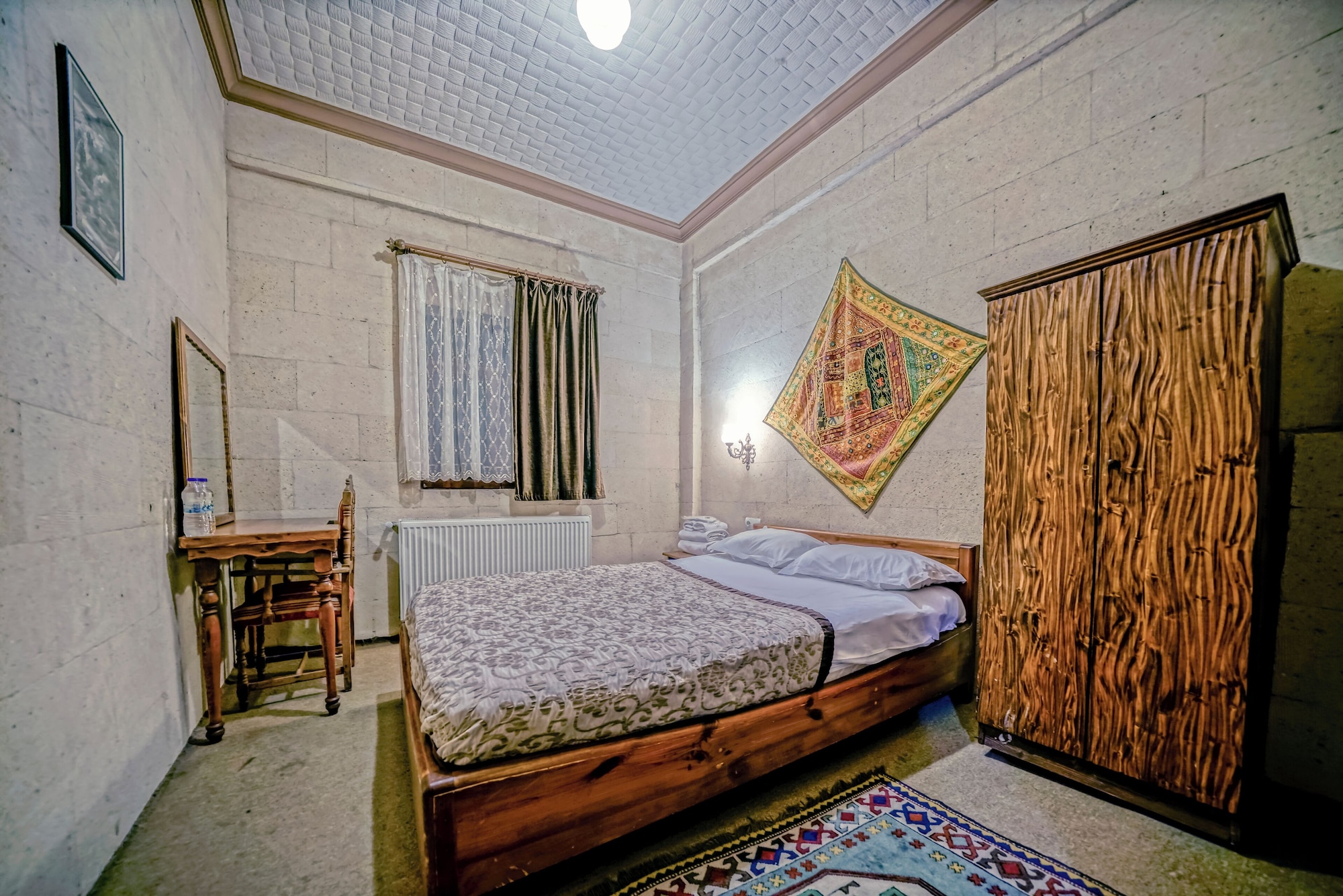 ECONOMY, QUEEN BED