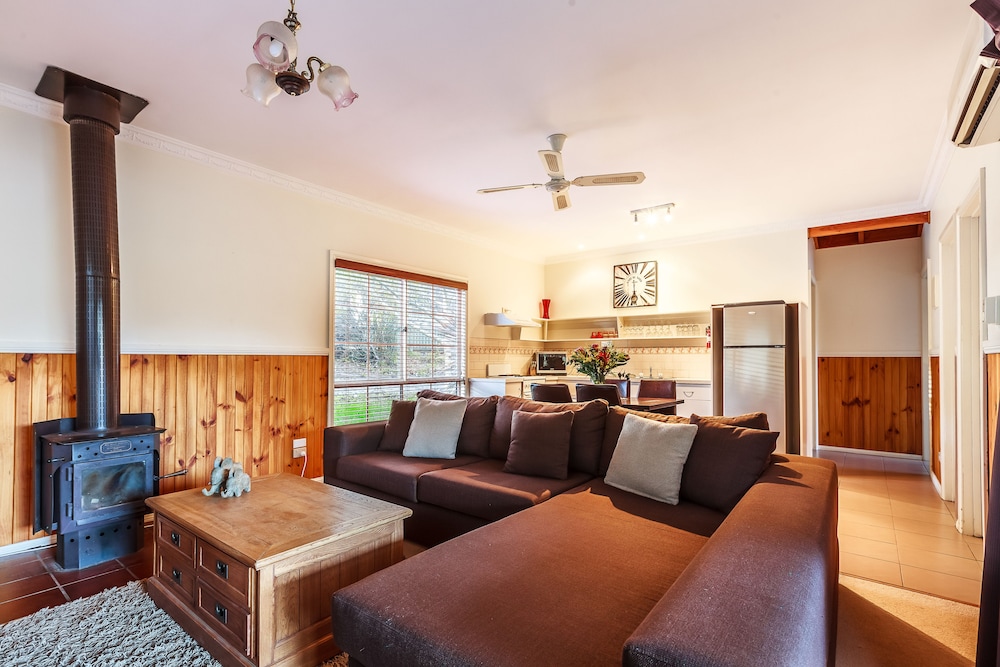 The Cottages At Hepburn Springs 17/32