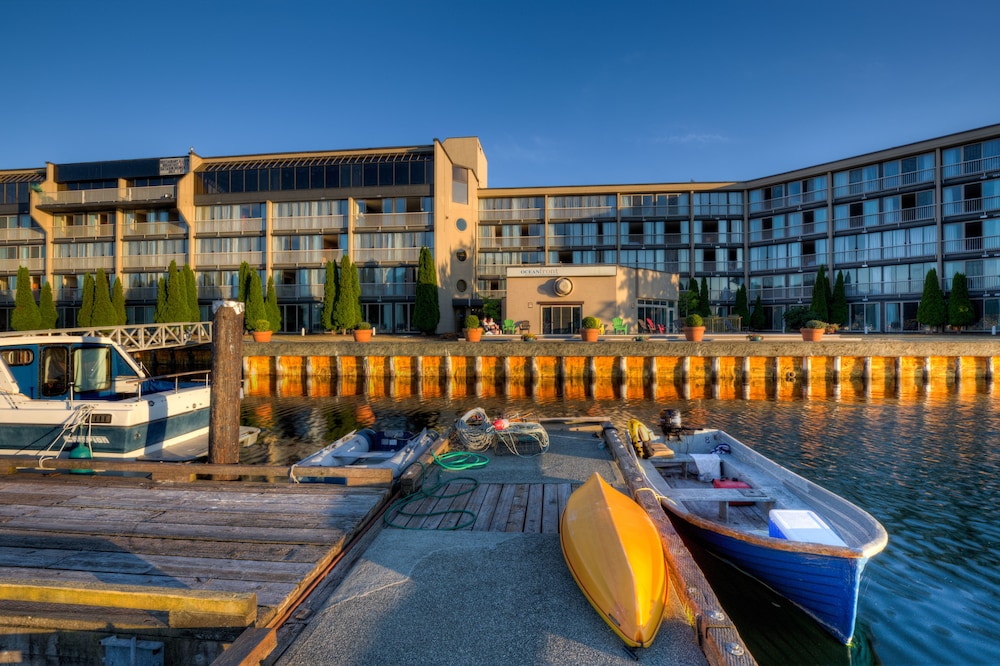 Oceanfront Suites At Cowichan Bay 2/63