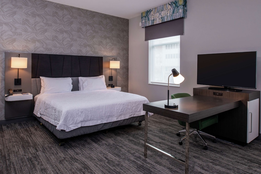 Suite, King Bed, Sofa, Accessible