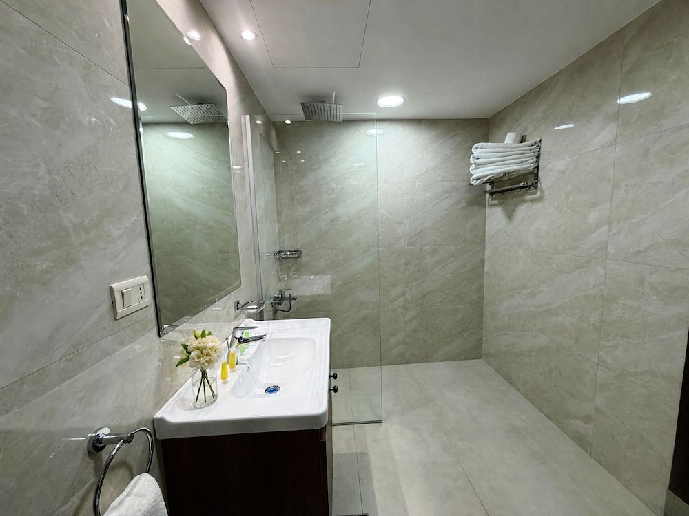 Lancaster Hotel Apartments-Gardens 42/47