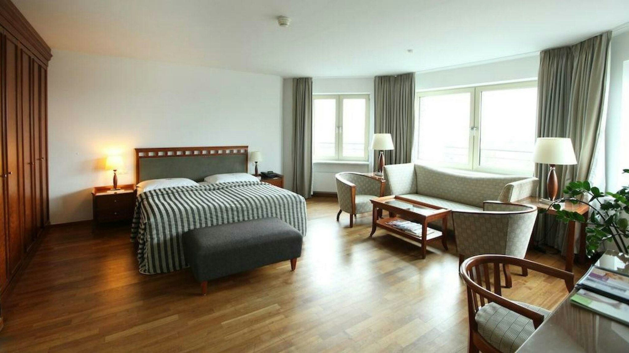 Studio, Double Bed, Sofa, Kitchenette