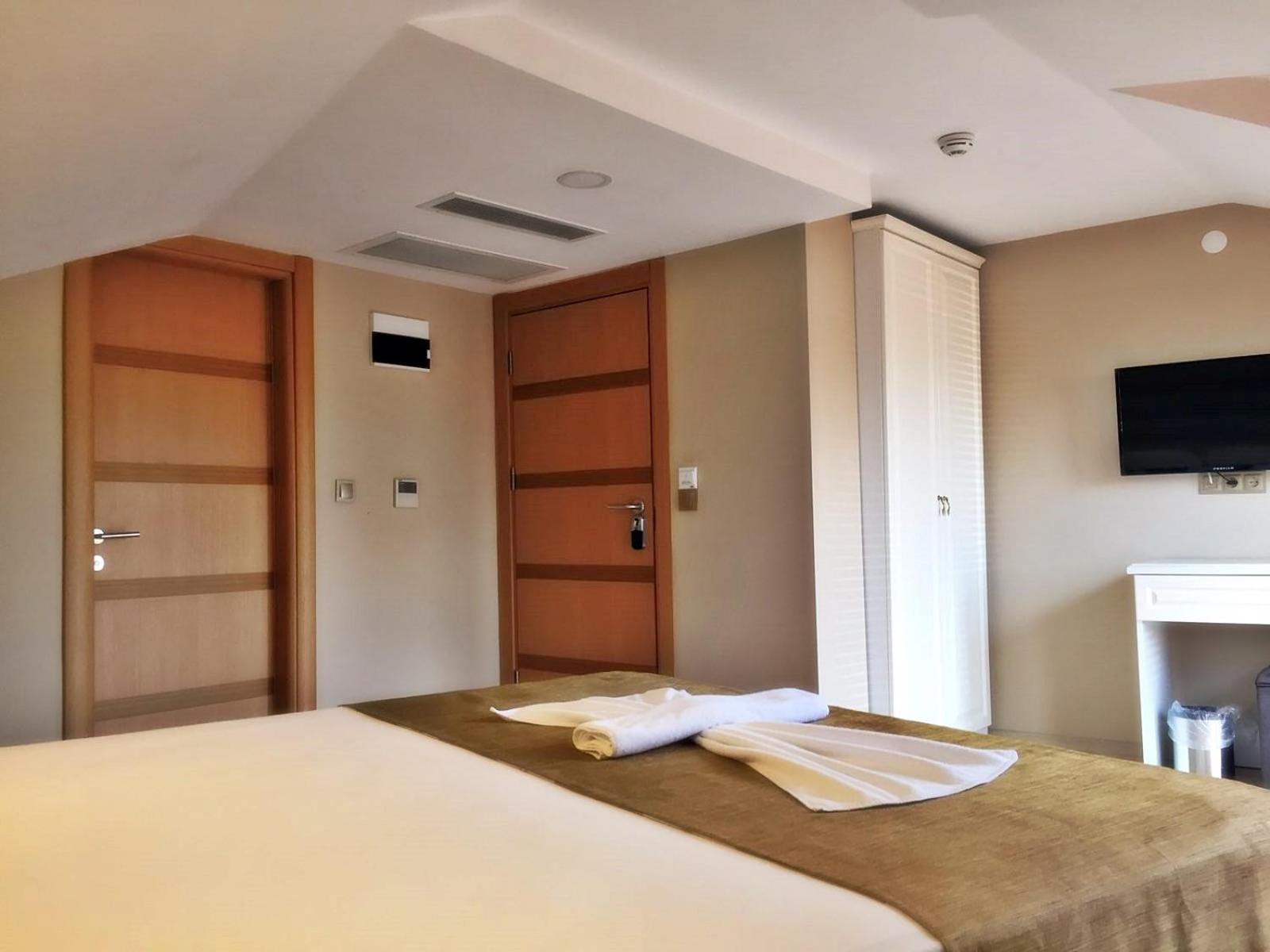 Room, Double Bed, Balcony