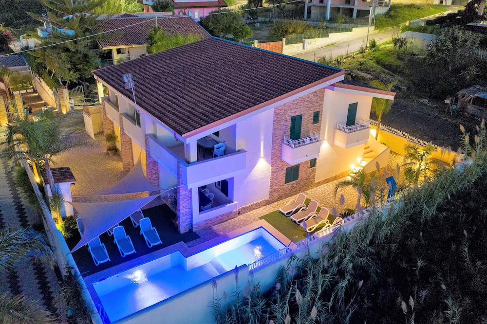 VILLA PAGLIANITI 2/58