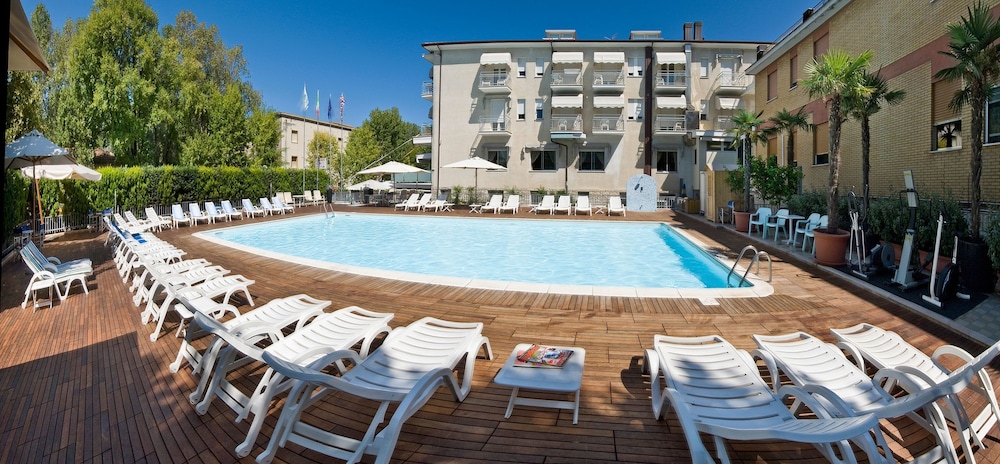 Hotel St. Moritz 4/46