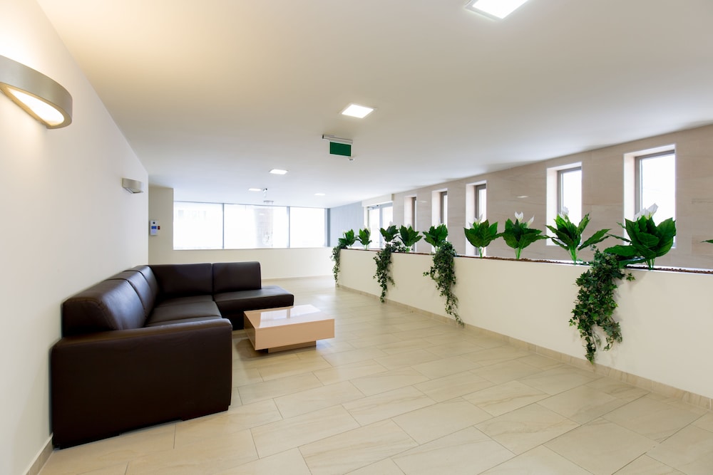 SUN RESORT APARTMENTS 27/33