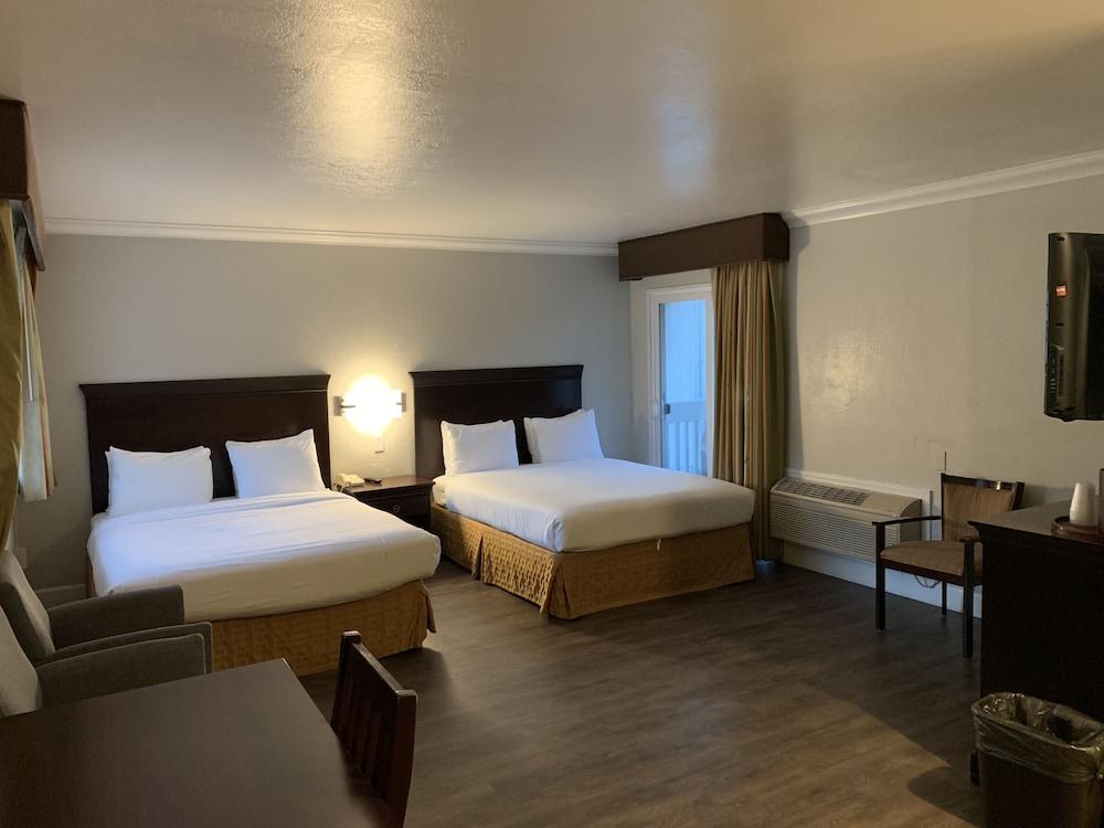 Family, Multiple Beds