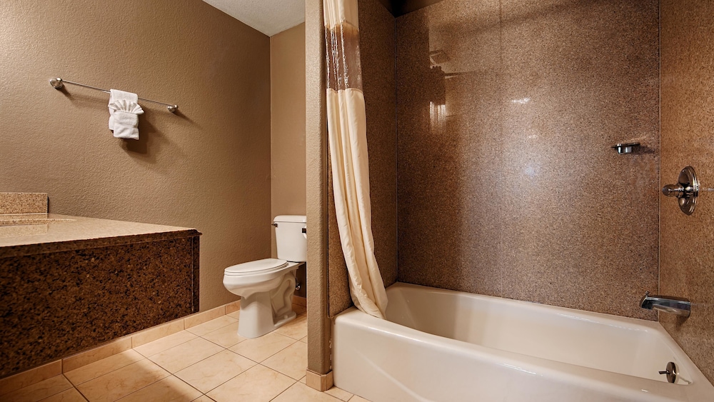 Best Western Plus Main Street Inn 17/38