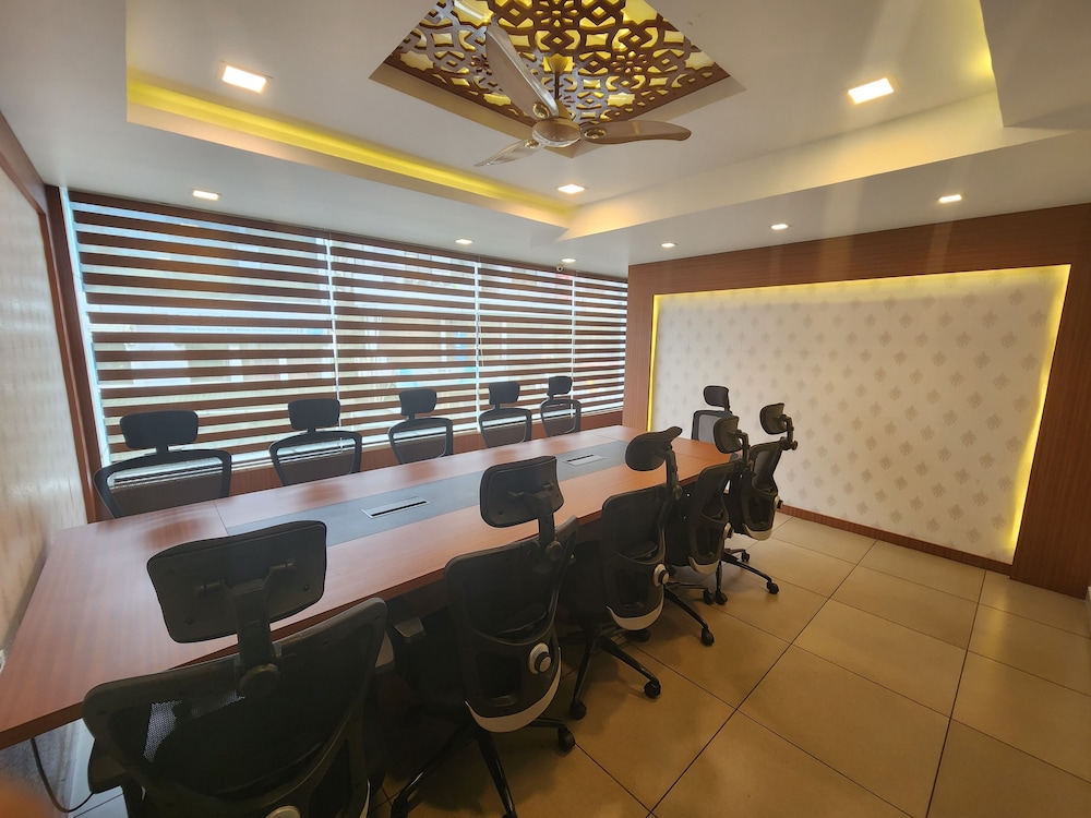 The Crescent Suites 30/33