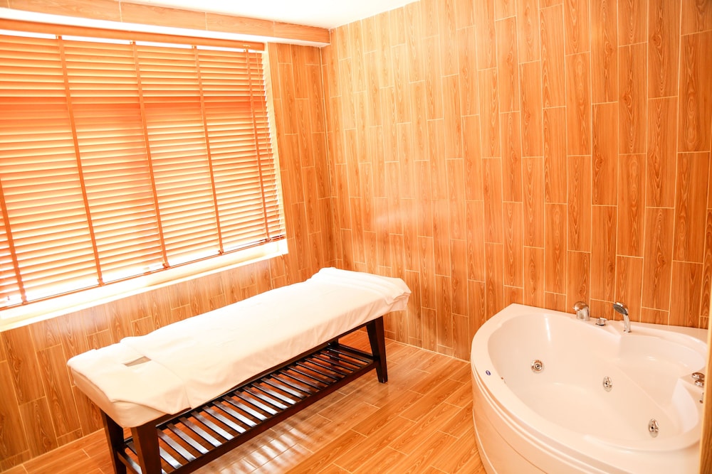 Thuy Hoang Nguyen Hotel Resort & Spa 44/75